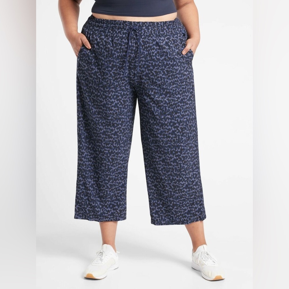 Athleta Plus Size Avenue Printed Wide Leg Crop Pants, size 18